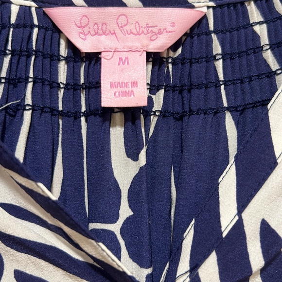 Lilly Pulitzer Elsa Tunic Blouse. 100% silk. Size medium. Navy and white. - Picture 5 of 10